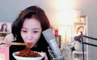 长清大学黑丝AJ事件引爆网络，真相到底几分真？