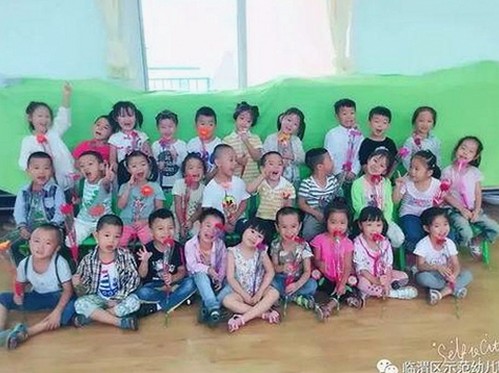 娱乐圈的吃瓜狂欢：表情包背后的群体心理与动态观察