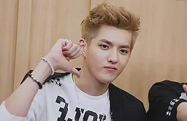 每日吃瓜：娱乐圈公益与网络大赛的奇妙交织